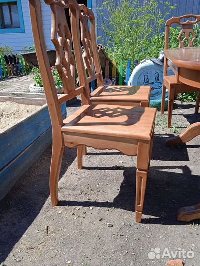 Стол и стулья