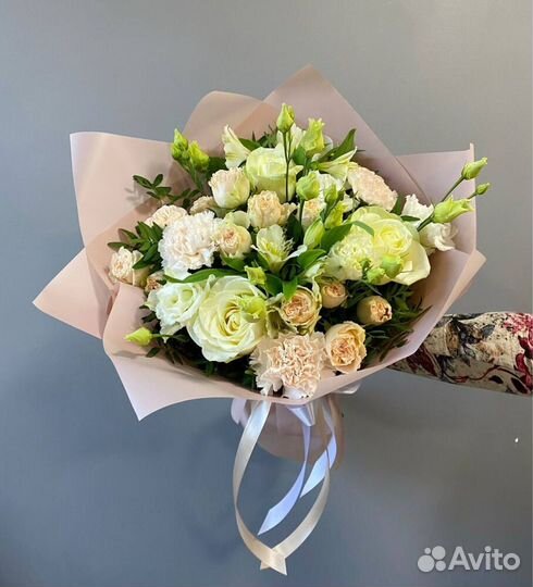 Букеты с гвоздиками и розами. Доставка в Москве