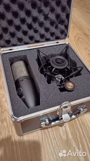 AKG P220 студийный микрофон
