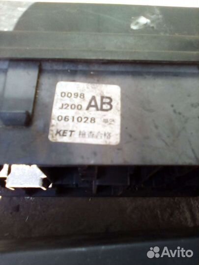 Подкапотный блок предохранителей Chevrolet Lacetti