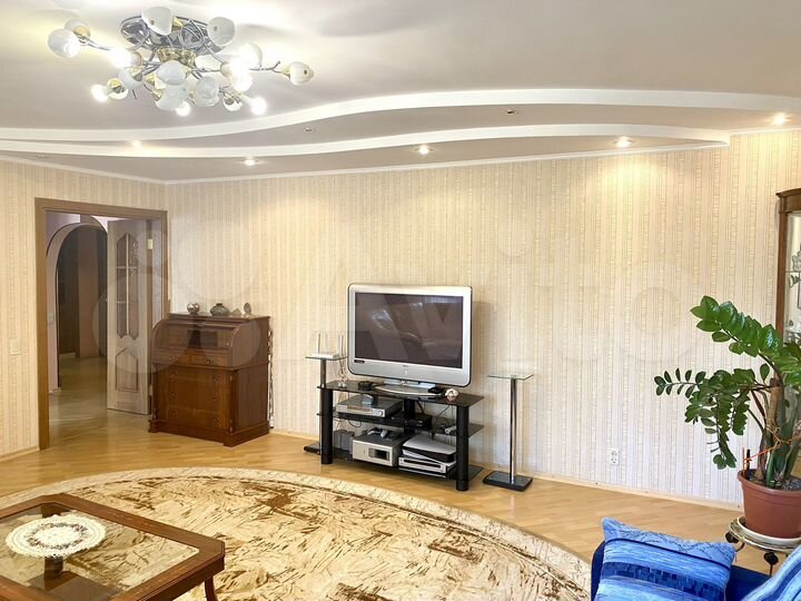 3-к. квартира, 131,5 м², 2/5 эт.