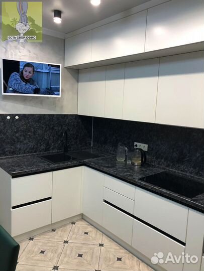 Прямая в потолок кухня на заказ