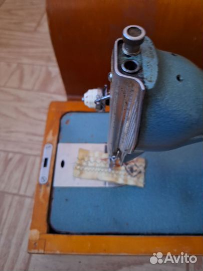 Швейная машинка ,ручная бу Чайка
