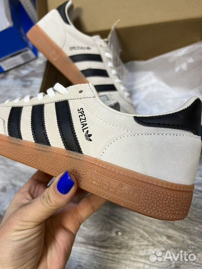 Кроссовки adidas spezial