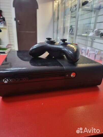 Игровая приставка - Xbox 360e