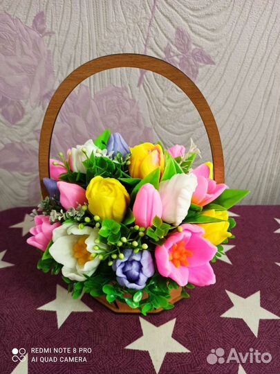 Букет из тюльпанов в корзинке