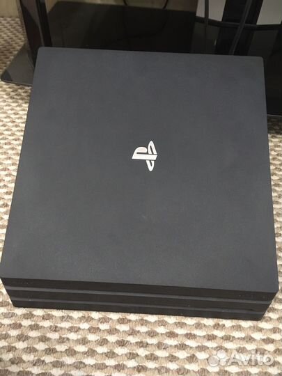 PS4 pro 1tb с играми, геймпадами