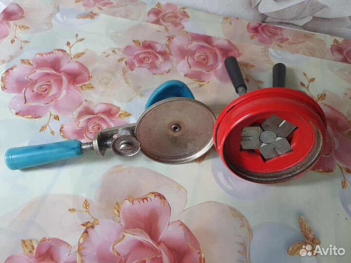 Закаточная машинка для жестяных банок