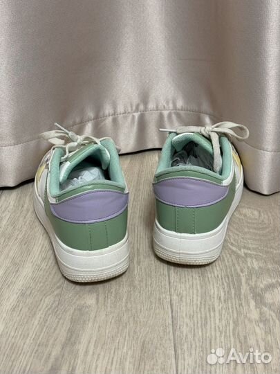 Кроссовки на девочку