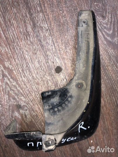 Брызговик задний правый Mazda Premacy CP19 FP