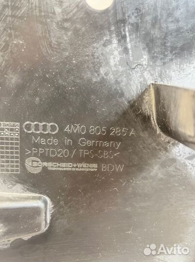 Накладка замка капота левая Audi Q7 4M CRT 2016