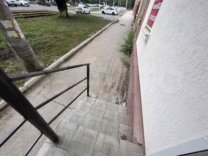 Торговая площадь 36м² на 1-ой линии напротив парка