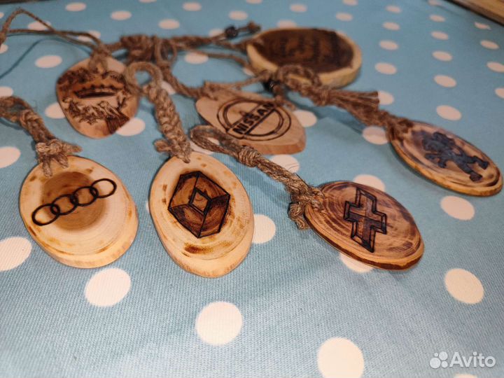 Брелки из дерева