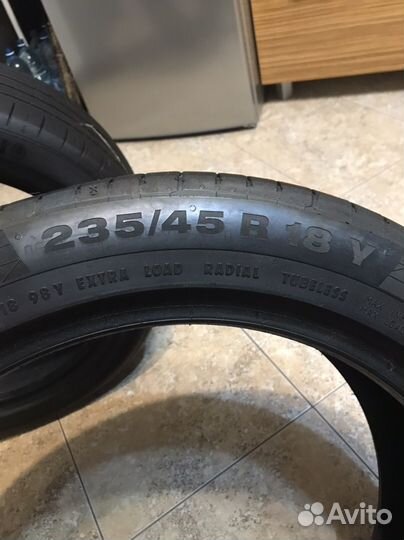 Continental Conti4x4SportContact 235/45 R18