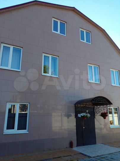 Коттедж 380 м² на участке 12 сот.