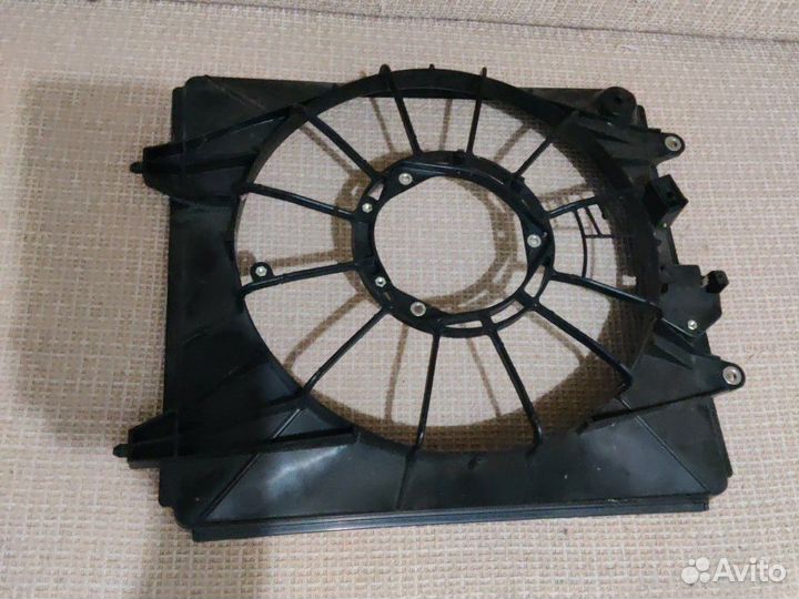 Диффузор вентилятора Honda CR-V 2007-2012г