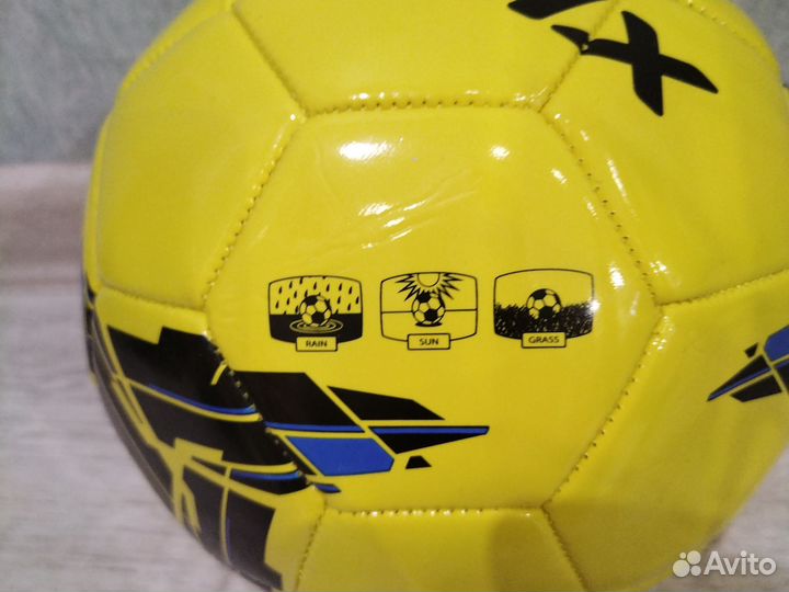 Футбольный мяч Demix, желто-черный