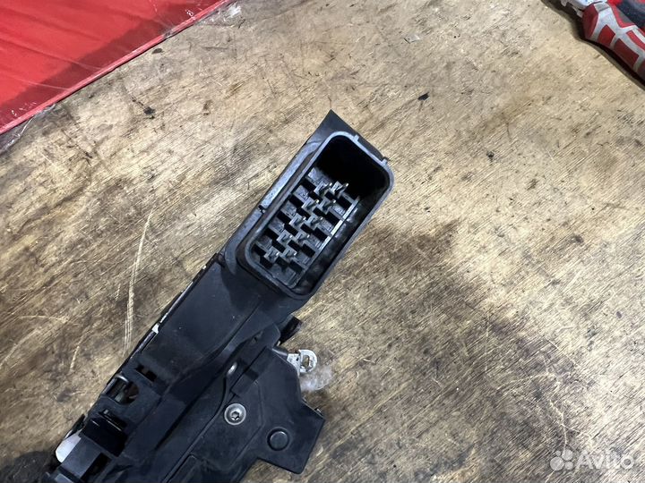 Замок двери передний правый Land Rover L319 L320