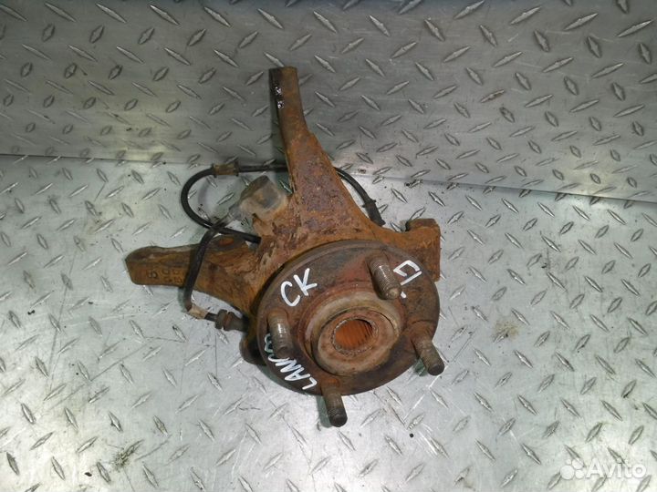 Кулак поворотный передний левый Mitsubishi Lancer