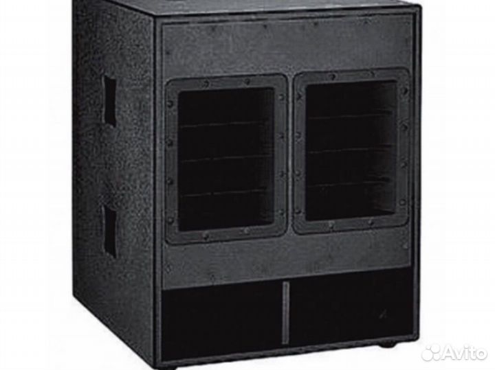 Диджей с аппаратурой