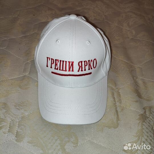 Кепка с надписью 