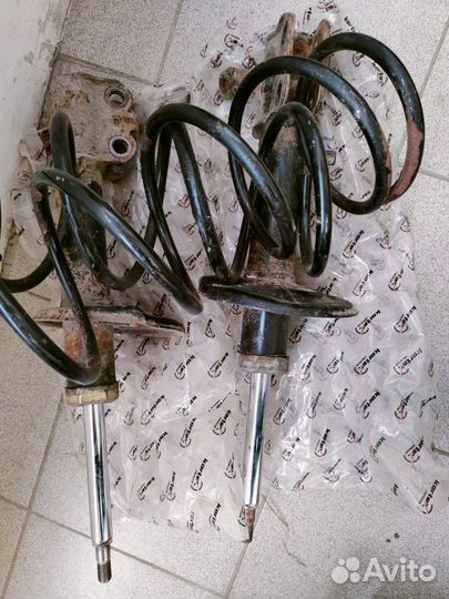 Пружины и стойки Тойота Королла