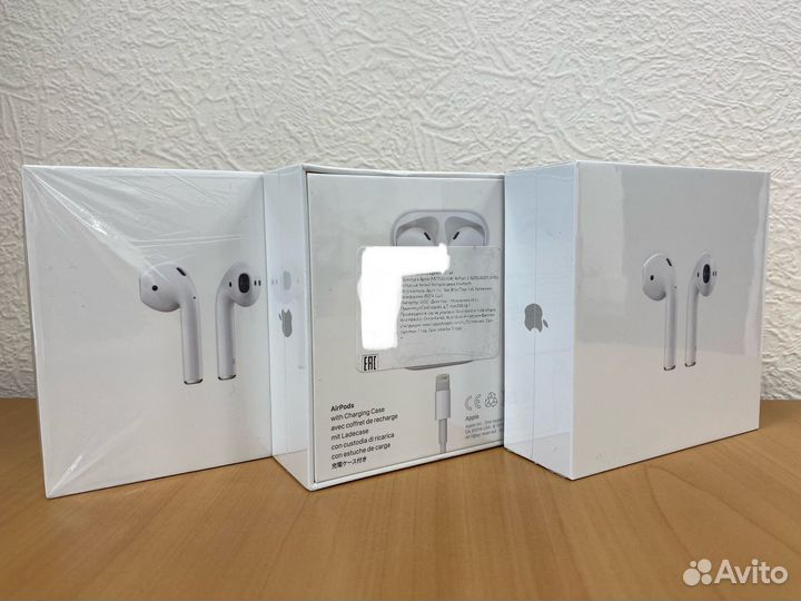 Apple AirPods 2 with charging case