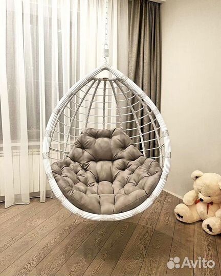 Подвесное плетеное кресло