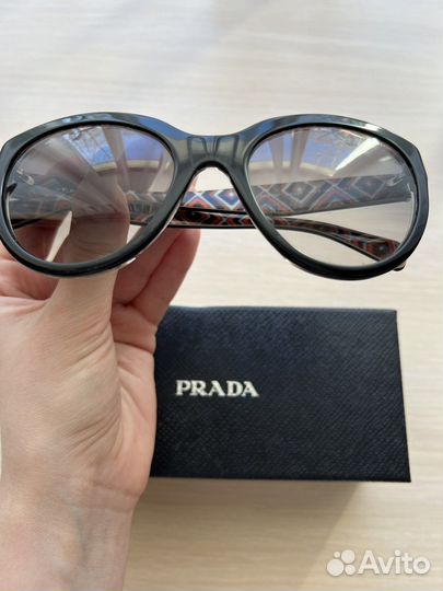 Солнечные очки prada