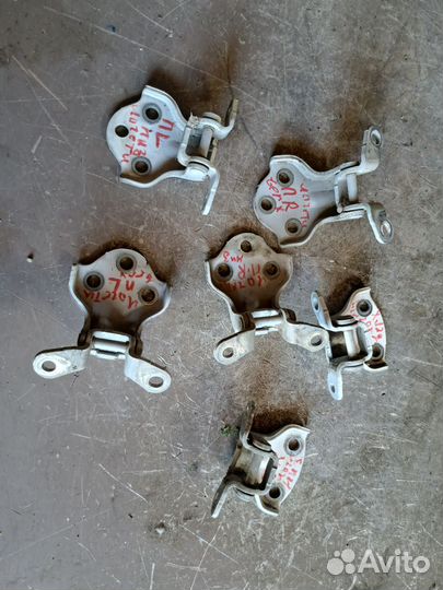 Петля двери задний Chevrolet Lacetti