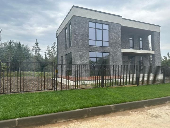 Коттедж 261 м² на участке 10 сот.