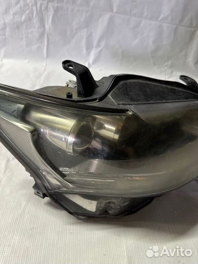 Фара правая Lexus Ct ZWA10 2ZR-FXE 2013