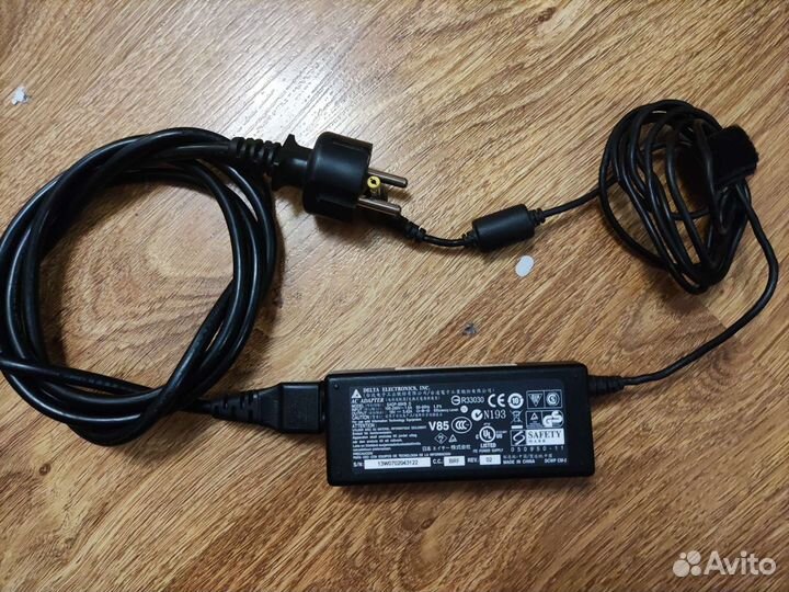 Зарядное устройство для ноутбука