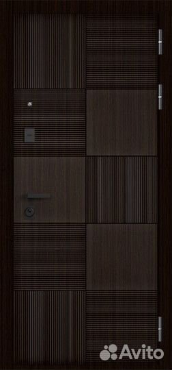 Дверь входная в квартиру с зеркалом