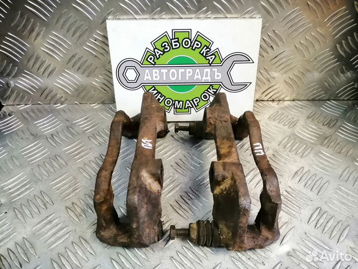 Скоба переднего суппорта Volkswagen Transporter T3