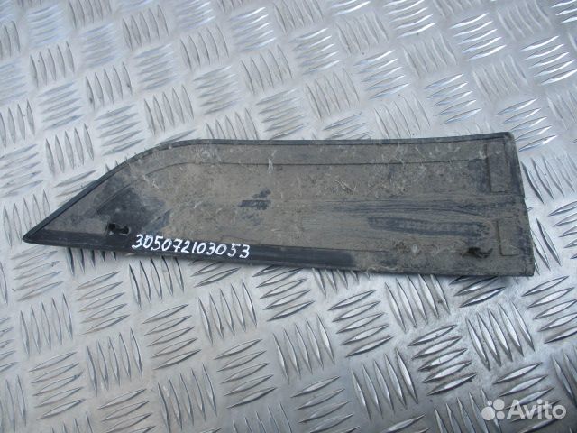 Накладка фары правая Iveco 5801847137