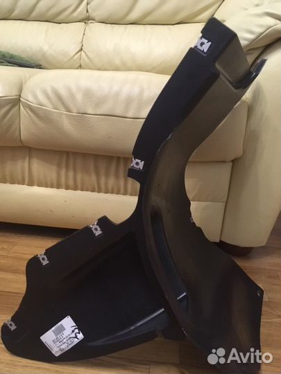 Подкрылок правого переднего крыла (пластик локера)