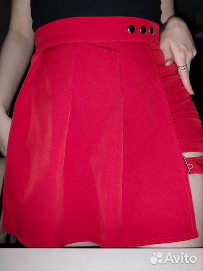 Красная юбка-шорты