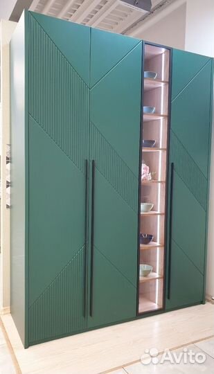 Шкаф распашной