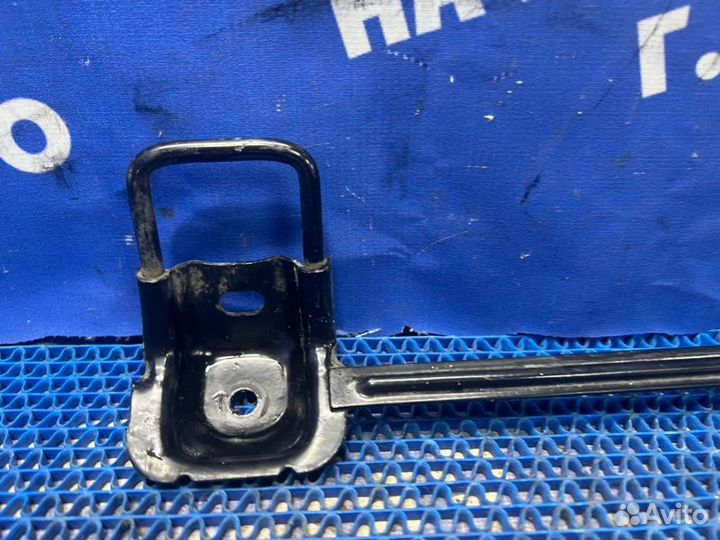 Крепление сиденья Toyota Auris хэтчбек 1ZR 2007