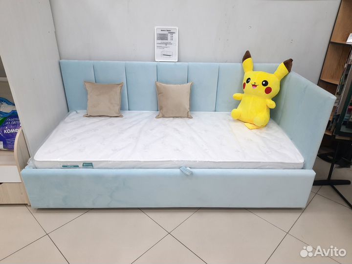 Детская кровать в мягкой обивке