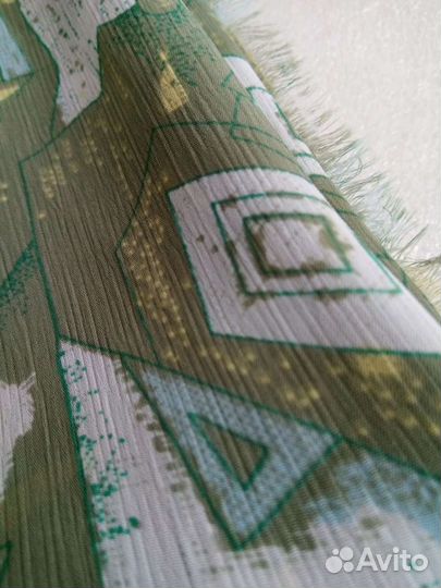 Креп (отрез ткани) салатового цвета