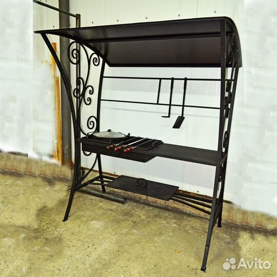 Мангал с крышей