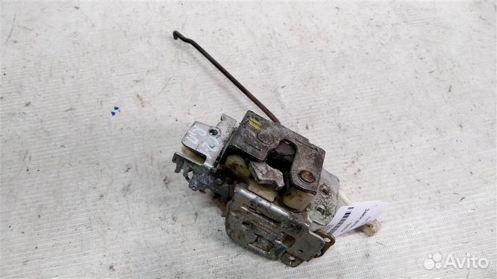Замок двери передней правой Audi 100 C2 76-82г