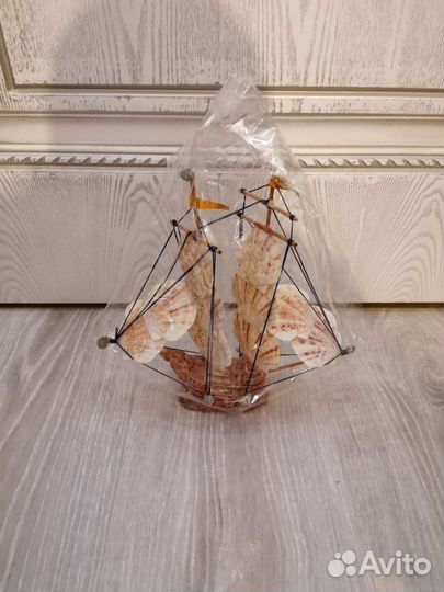 Корабль из ракушек сувенир