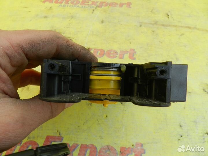 Кронштейн переключателей Nissan Almera Classic