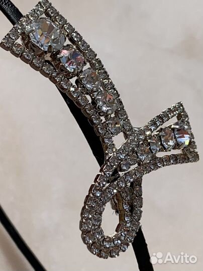 Ободок для волос со стразами Италия новый