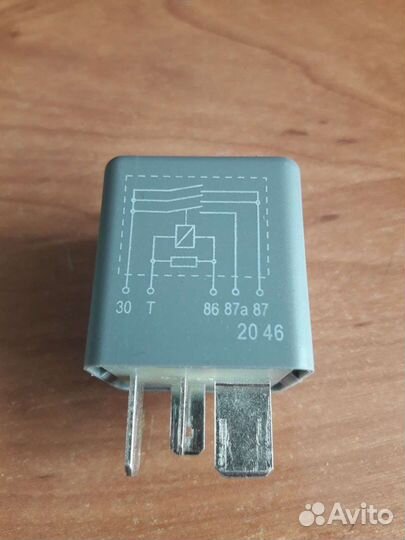 Реле топливного насоса VAG