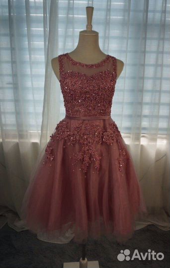 Платье праздничное