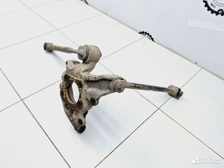 Кулак поворотный задний правый Toyota Highlander